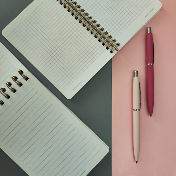 Блокнот 100 листов В6- 110х180 линия, гребень Cute journal Любовь как она есть матовая ламинация, софт-тач, фольга, бежевая бумага, 80г/м2 3-100-004/03 Bruno Visconti